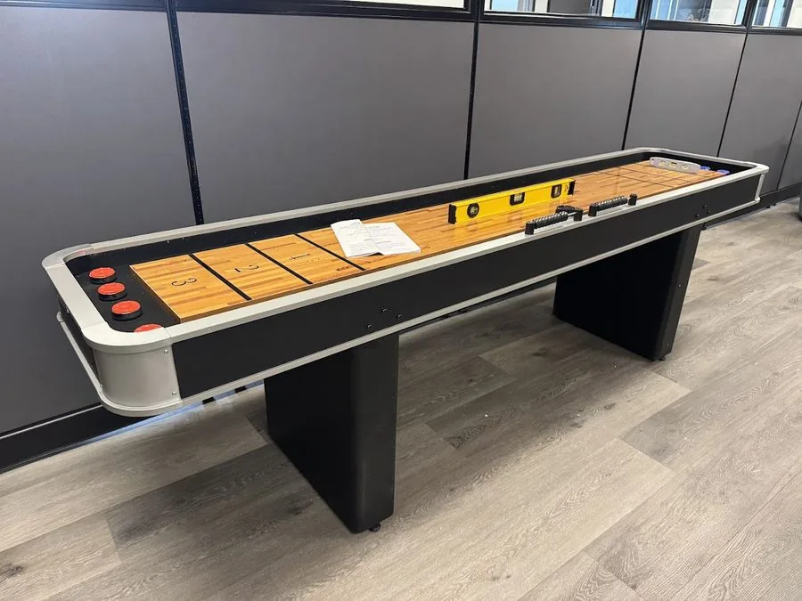 Shuffleboard table